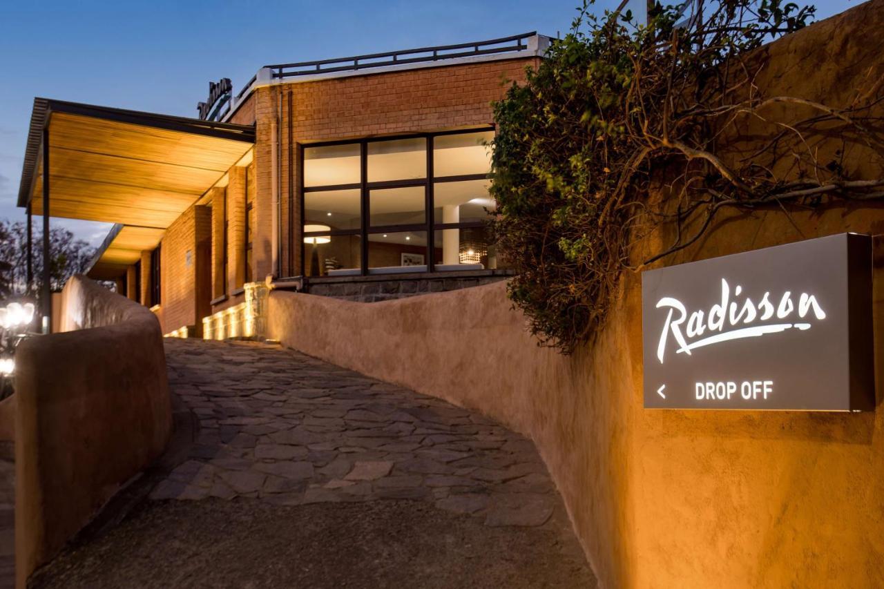 Radisson Hotel Tamboho Waterfront Антананариву Экстерьер фото