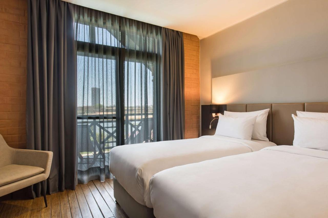 Radisson Hotel Tamboho Waterfront Антананариву Экстерьер фото