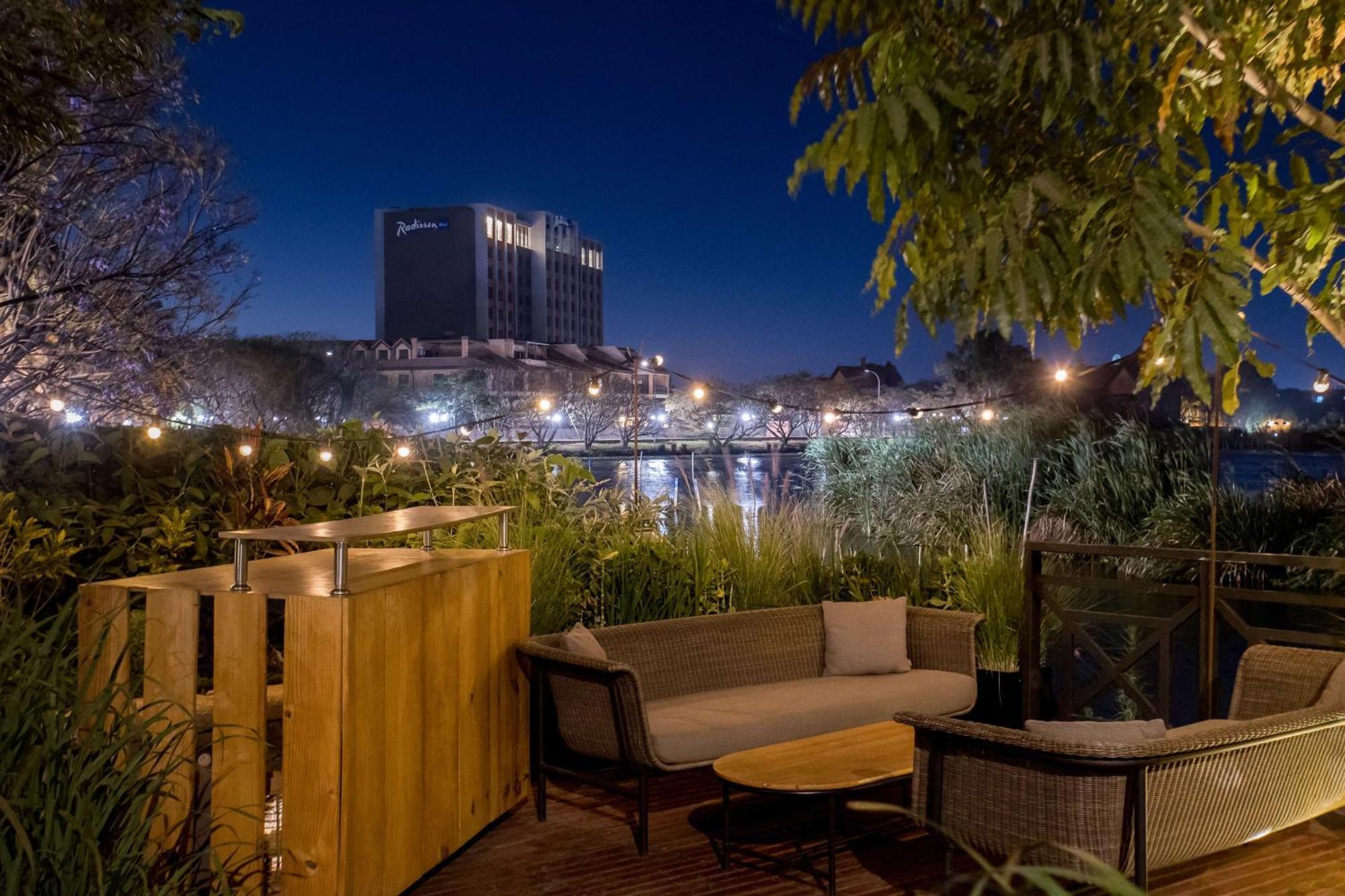 Radisson Hotel Tamboho Waterfront Антананариву Экстерьер фото